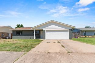 1101 S Bouziden Dr - Photo 1 of 1