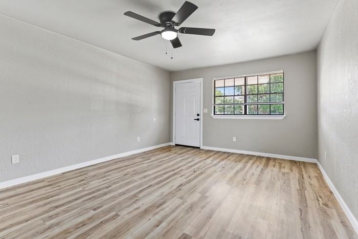 1101 S Bouziden Dr - Photo 3 of 14