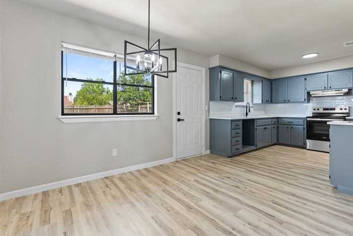 1101 S Bouziden Dr - Photo 4 of 14
