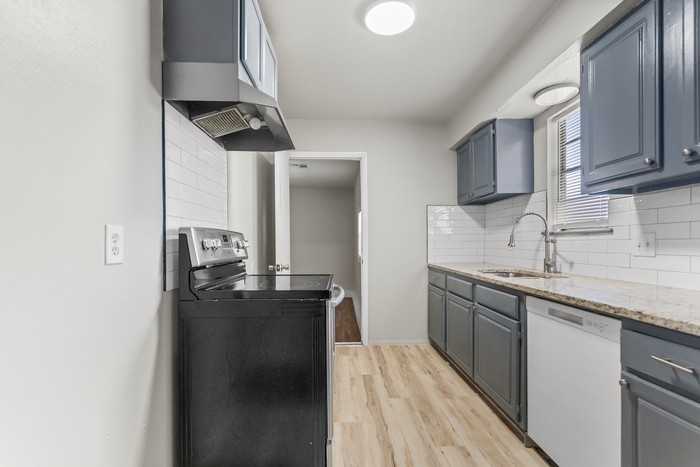 816 Se 14th St - Photo 4 of 10