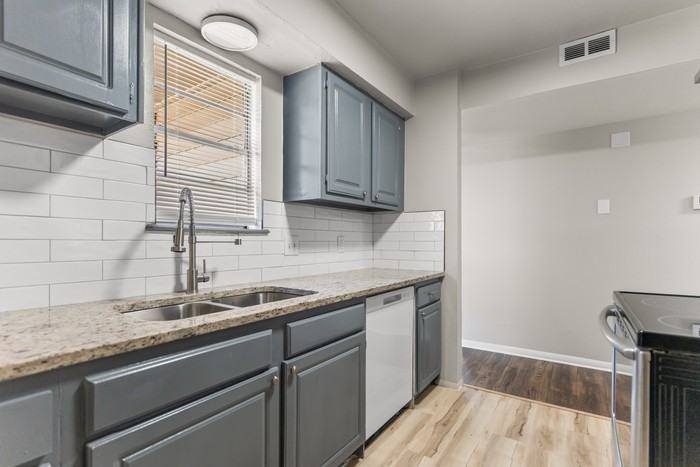816 Se 14th St - Photo 5 of 10