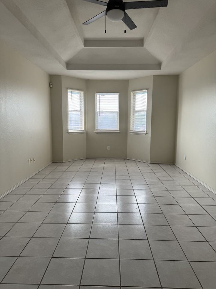 1802 Oasis Ave #207 - Photo 4 of 14