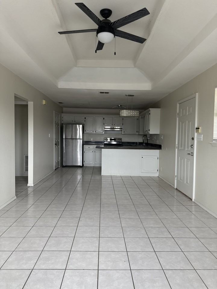 1802 Oasis Ave #207 - Photo 5 of 14