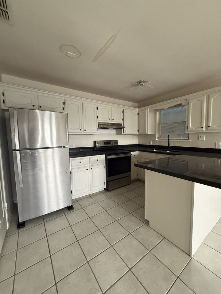 1802 Oasis Ave #207 - Photo 6 of 14