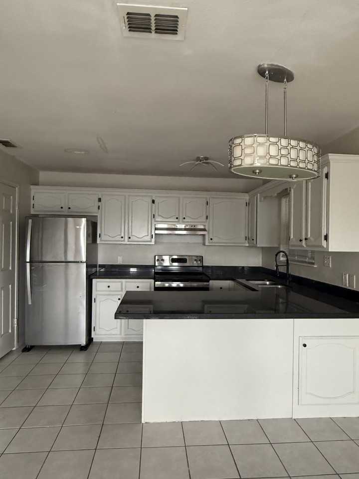 1802 Oasis Ave #207 - Photo 7 of 14