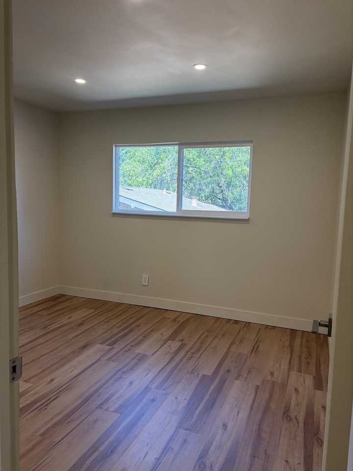 1504 Bay St #7 - Photo 2 of 11