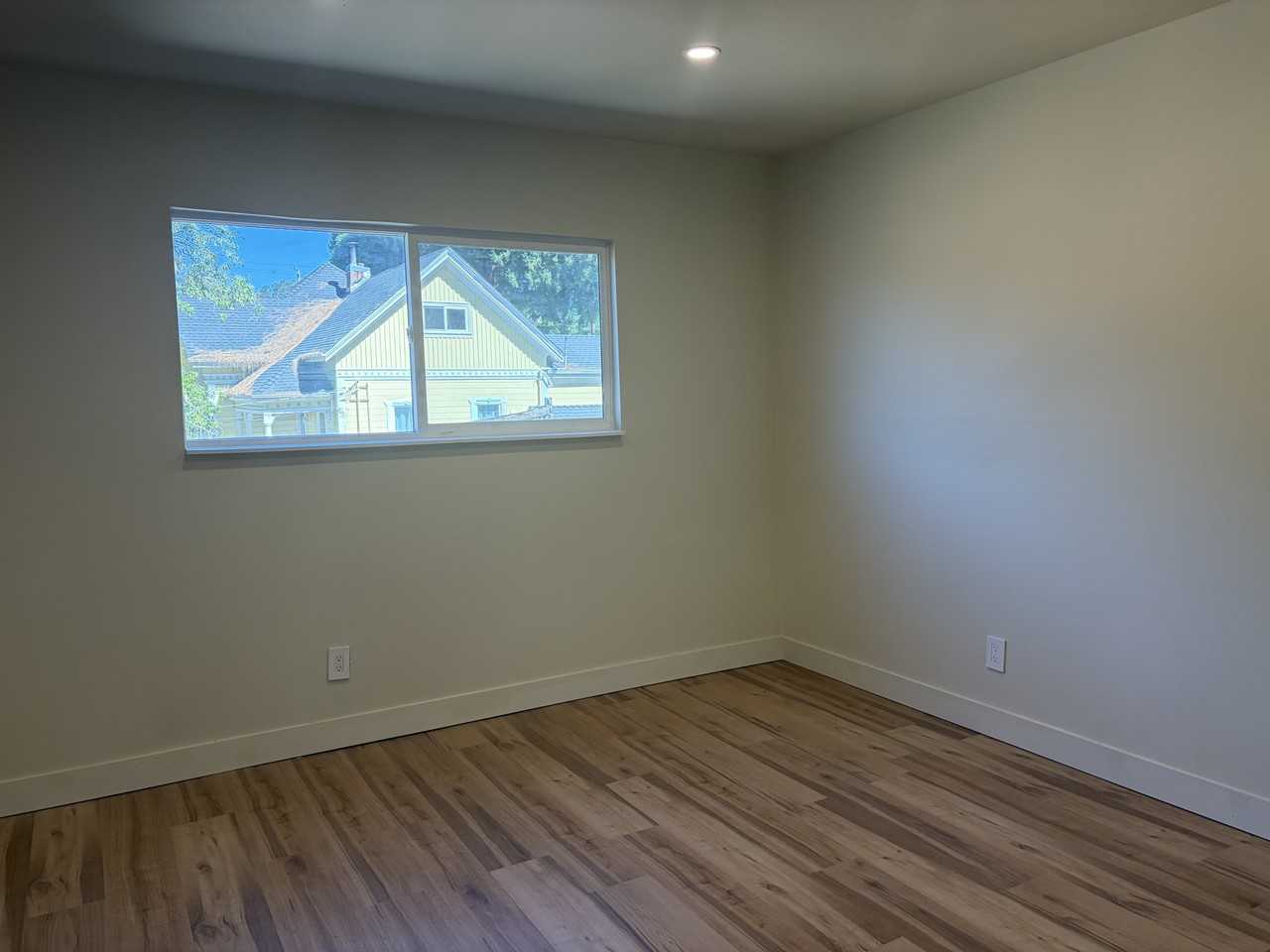 1504 Bay St #7 - Photo 4 of 11