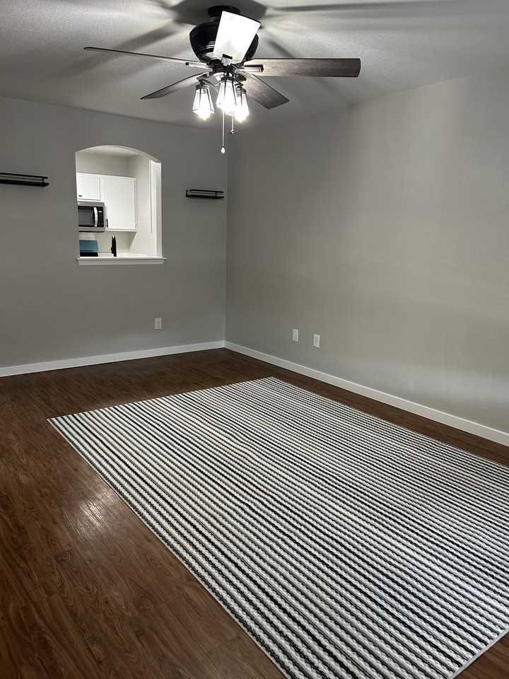 3300 Sw Victoria Pl #2 - Photo 3 of 17