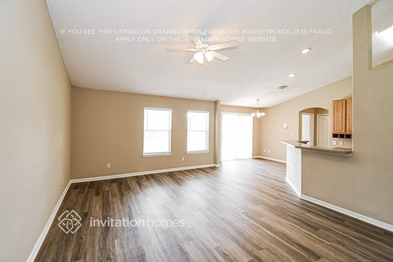 6886 Wall Springs Dr - Photo 3 of 17