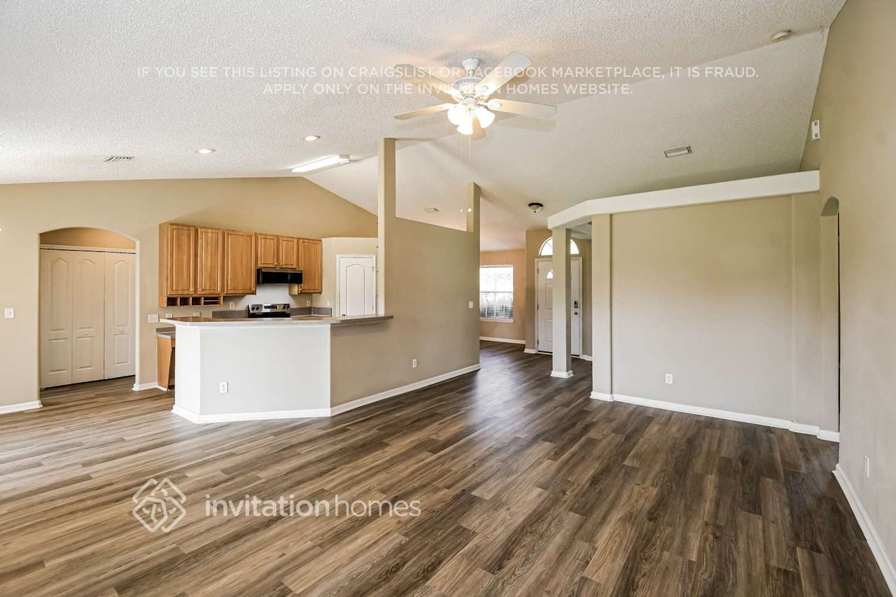 6886 Wall Springs Dr - Photo 4 of 17