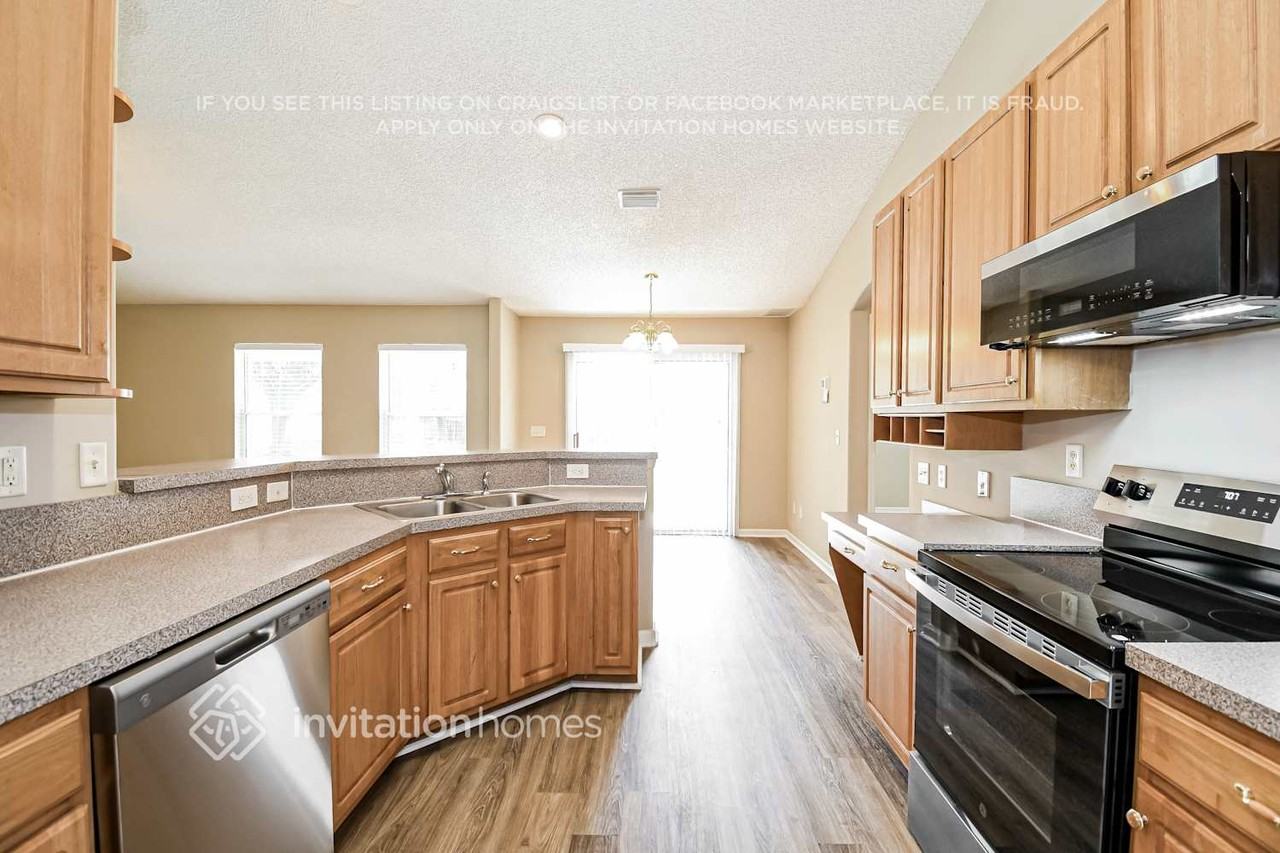 6886 Wall Springs Dr - Photo 6 of 17