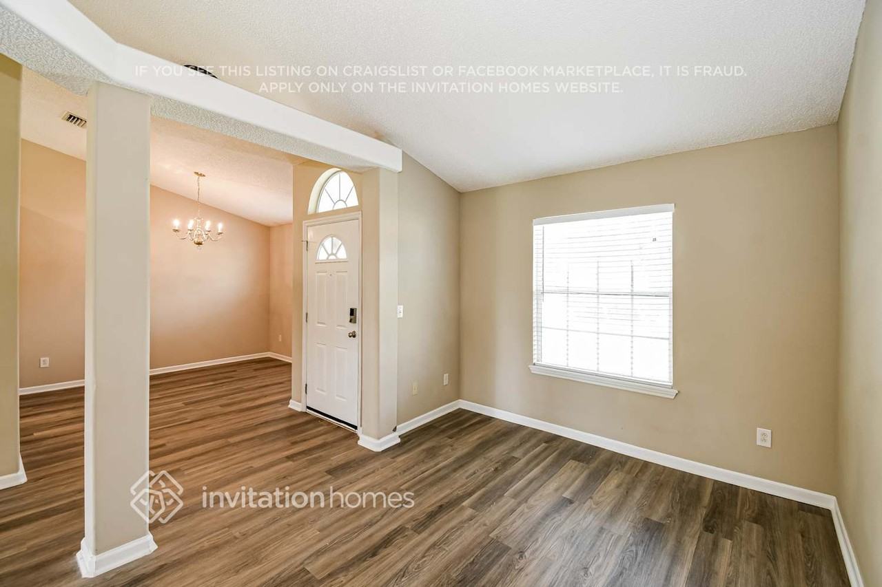 6886 Wall Springs Dr - Photo 7 of 17