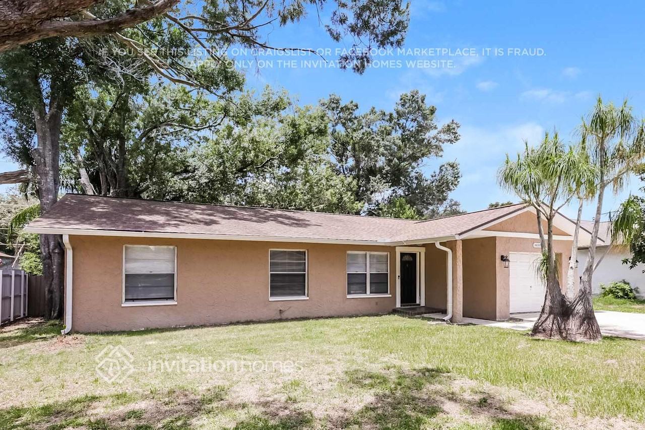 14008 Capitol Dr - Photo 3 of 17
