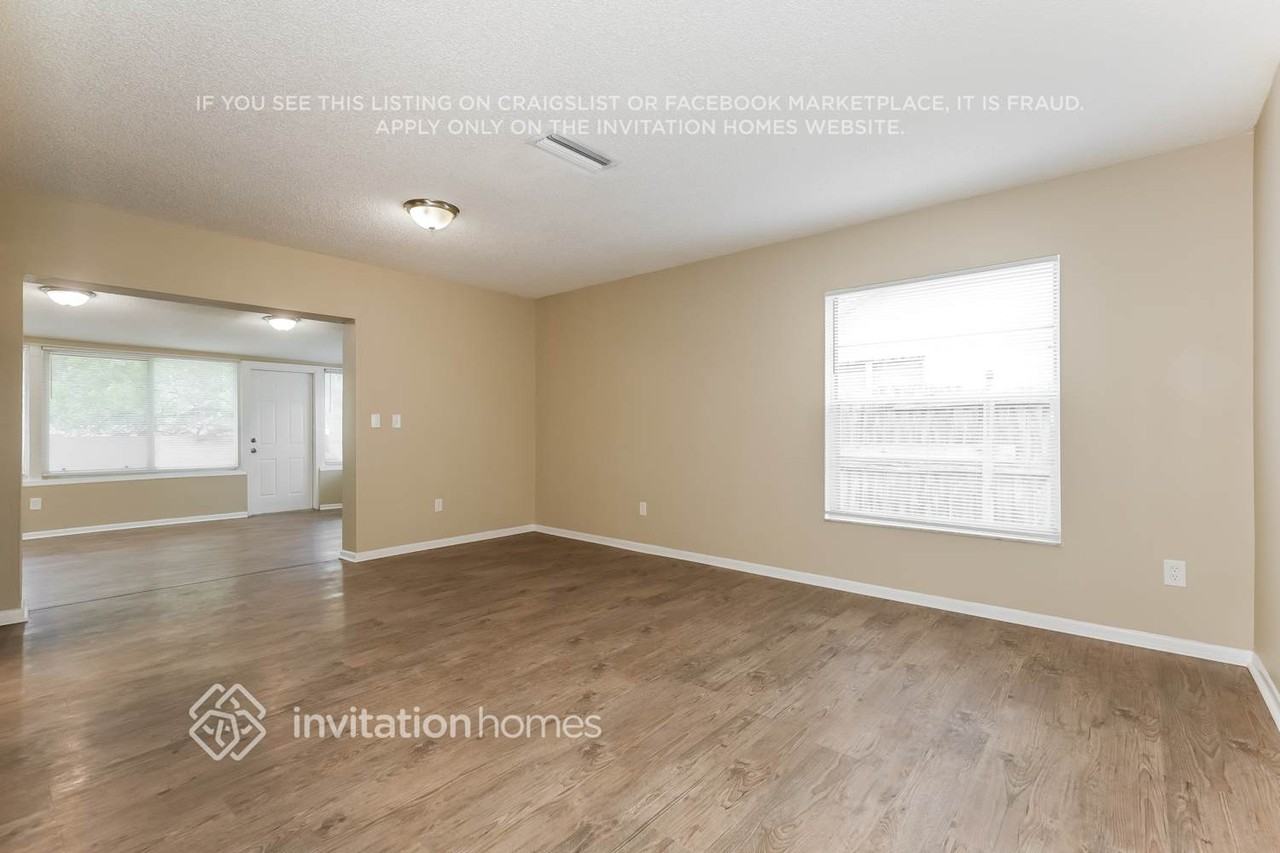 14008 Capitol Dr - Photo 5 of 17