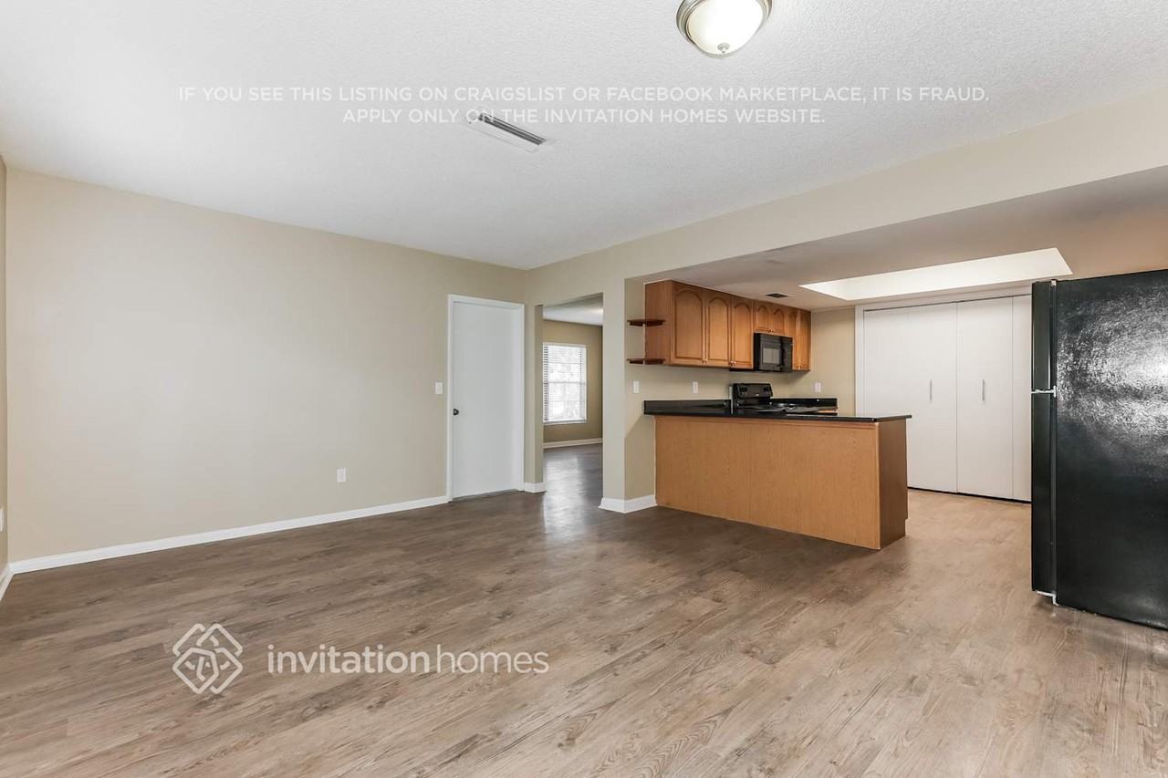 14008 Capitol Dr - Photo 7 of 17