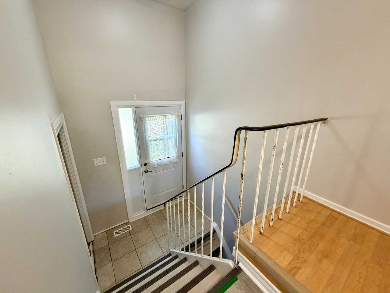 126-1095 Mississaga St. West - Photo 2 of 24