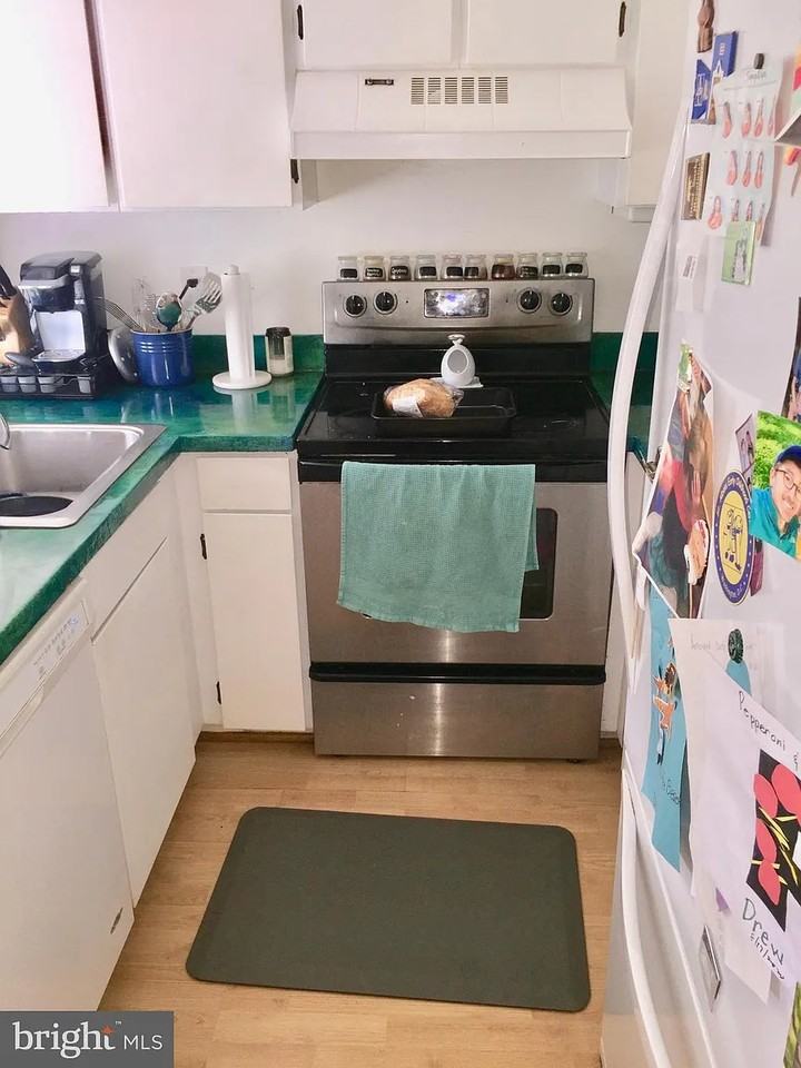 3832 Porter St Nw #1 - Photo 3 of 12