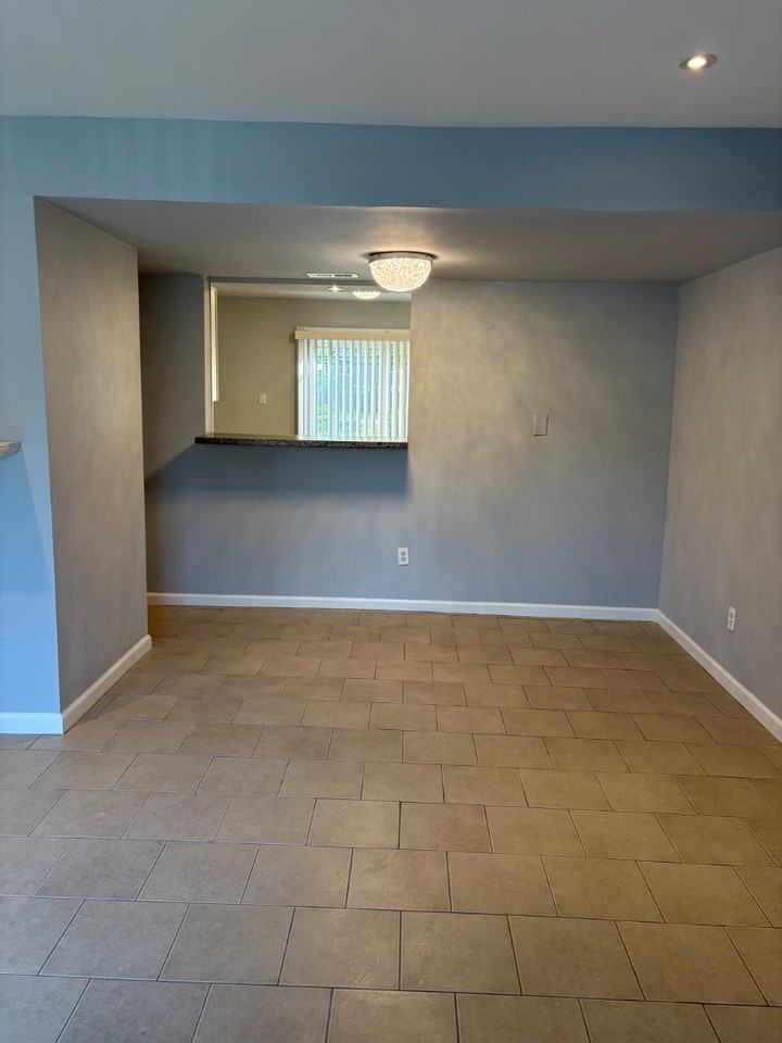 8 Medford Ct - Photo 3 of 11