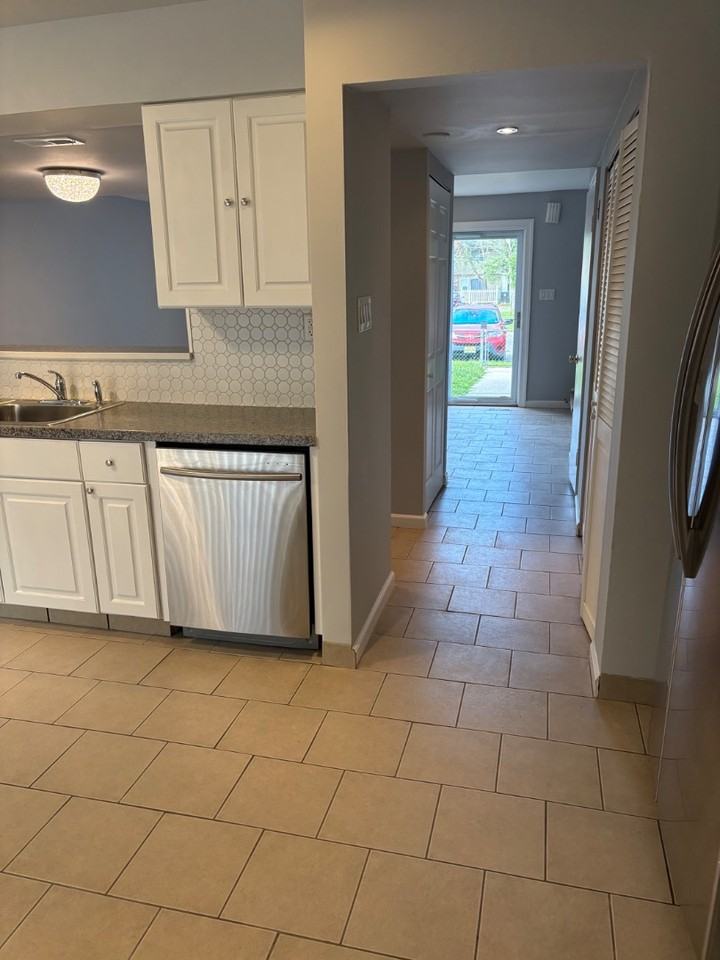 8 Medford Ct - Photo 4 of 11