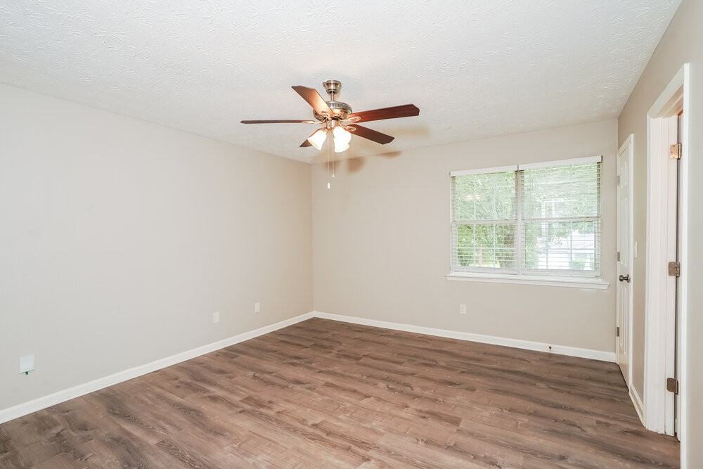915 Walnut Creek Ln - Photo 6 of 16