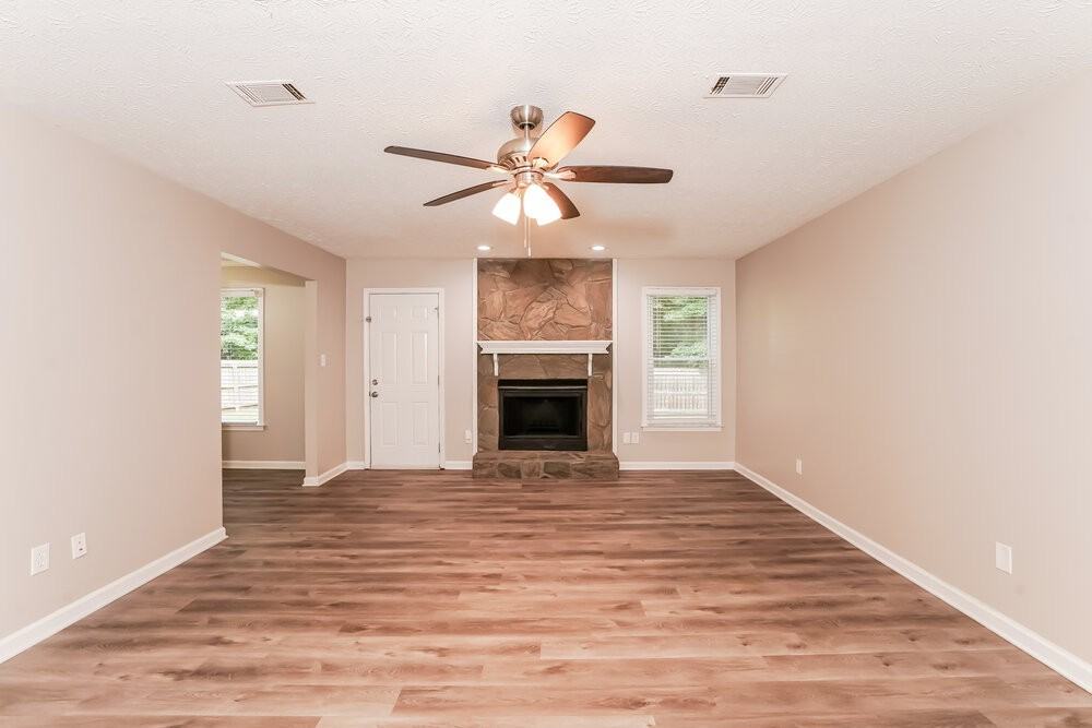 35 Riverside Ct - Photo 4 of 16