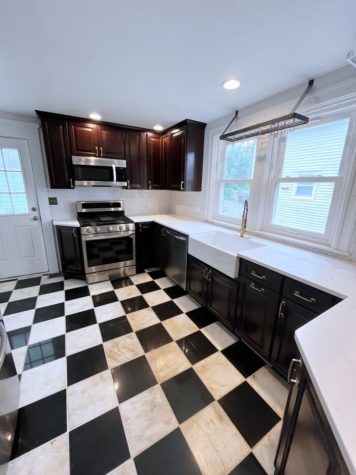 1112 Salina St #1 - Photo 3 of 24