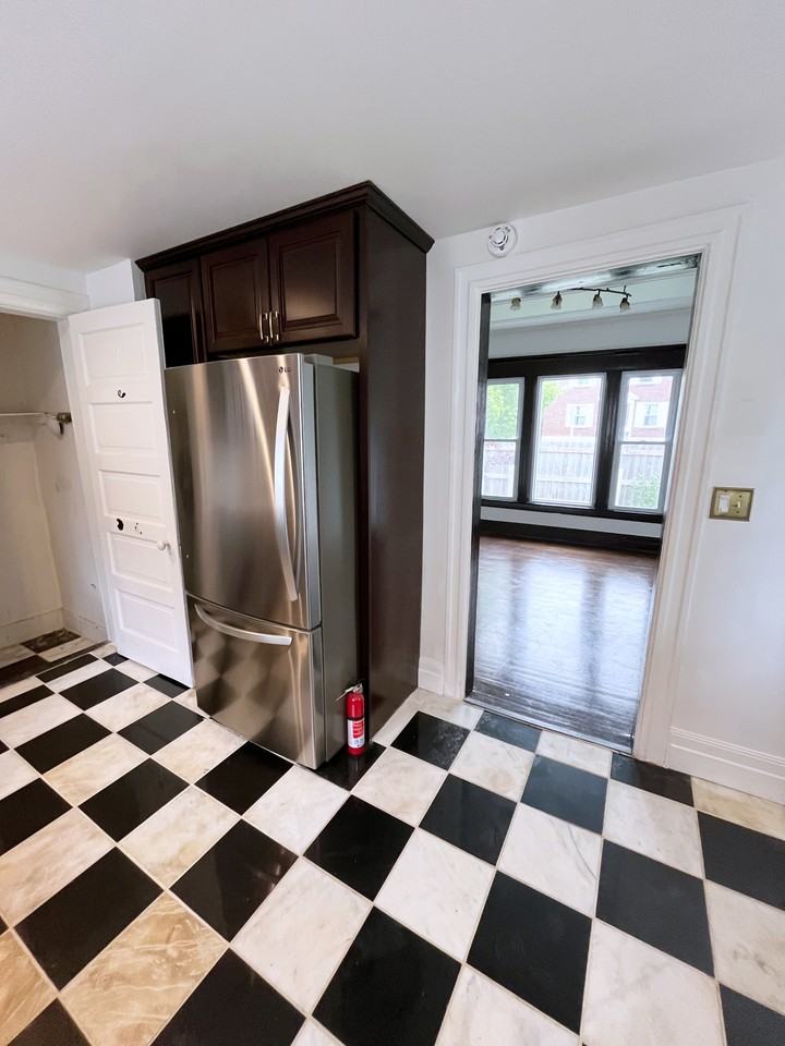 1112 Salina St #1 - Photo 4 of 24