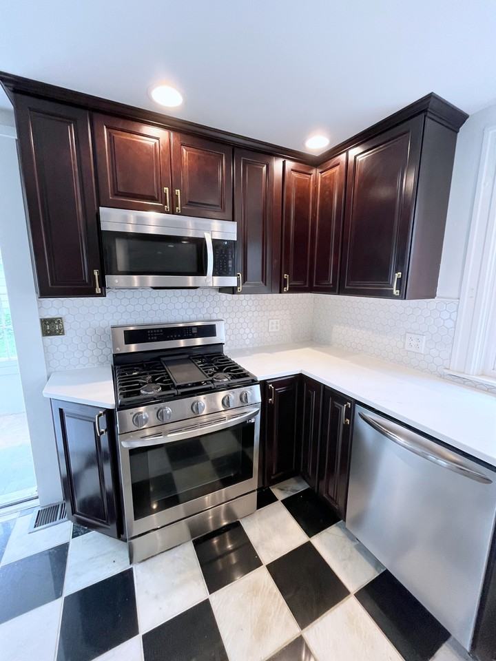 1112 Salina St #1 - Photo 5 of 24