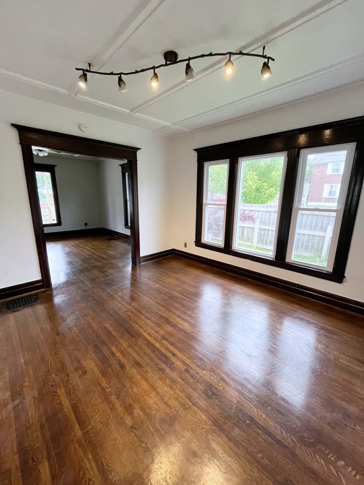 1112 Salina St #1 - Photo 6 of 24