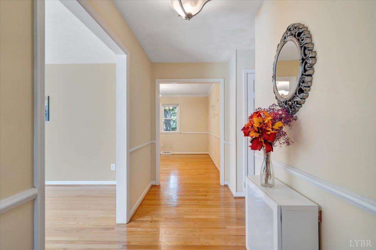 405 Oakland Cir #1 - Photo 4 of 35
