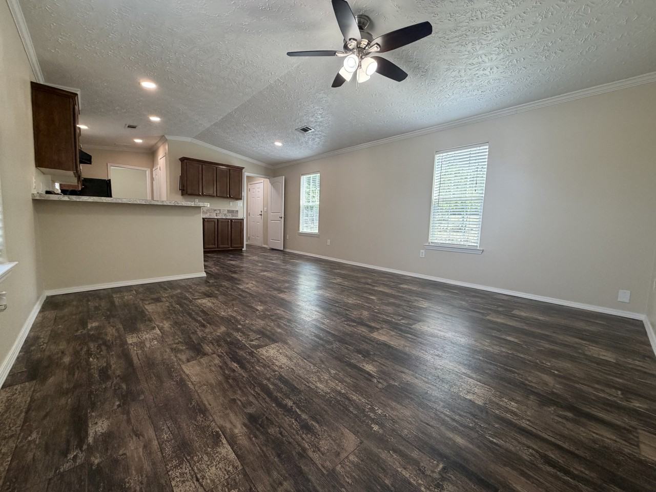 709 N Collins Fwy #213 - Photo 2 of 28
