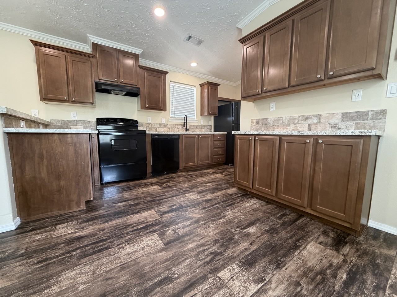 709 N Collins Fwy #213 - Photo 3 of 28