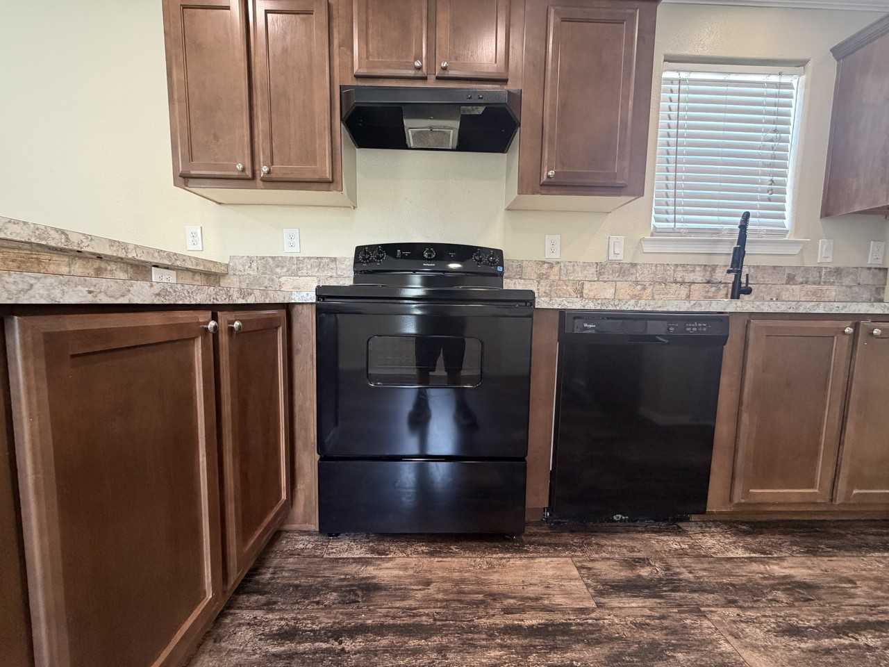 709 N Collins Fwy #213 - Photo 4 of 28