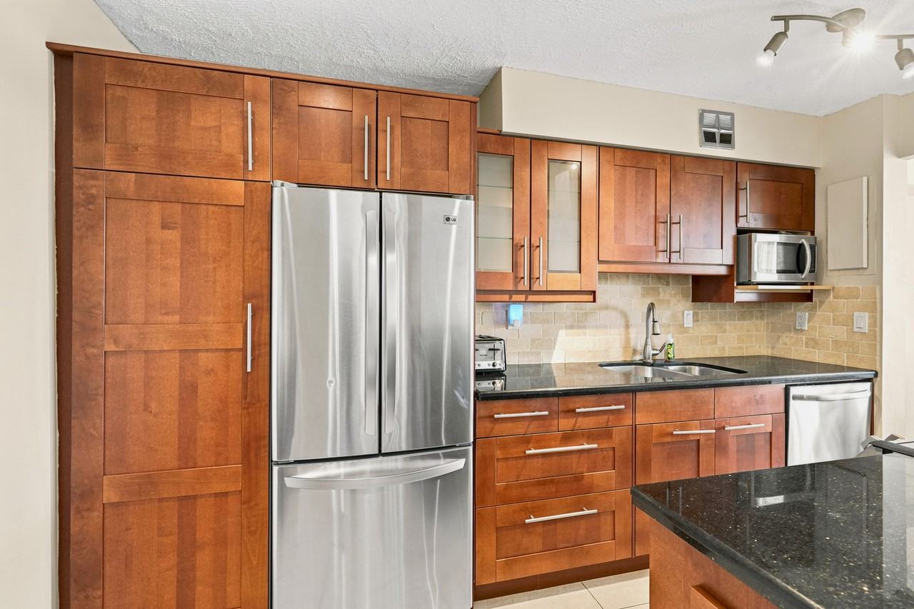 1964 Main Street West #1107 - Photo 6 of 44