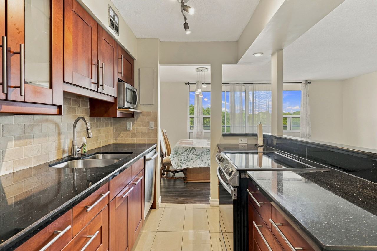 1964 Main Street West #1107 - Photo 7 of 44