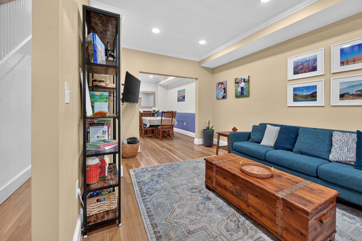 1308 F St Ne - Photo 4 of 25