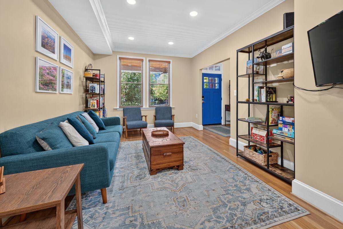 1308 F St Ne - Photo 5 of 25