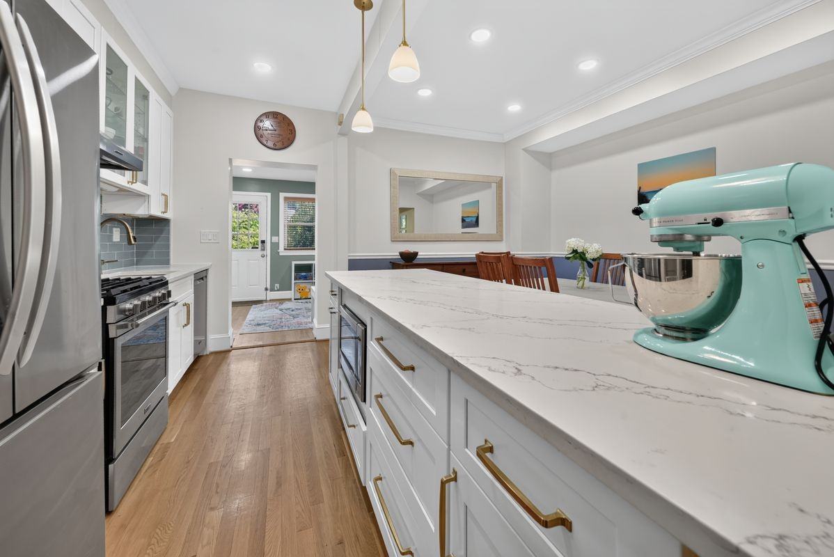 1308 F St Ne - Photo 7 of 25