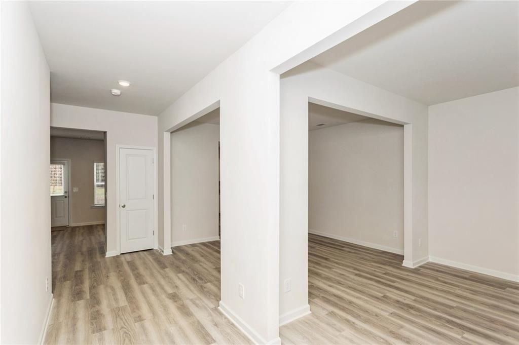 668 Mackenzie Cv - Photo 2 of 33