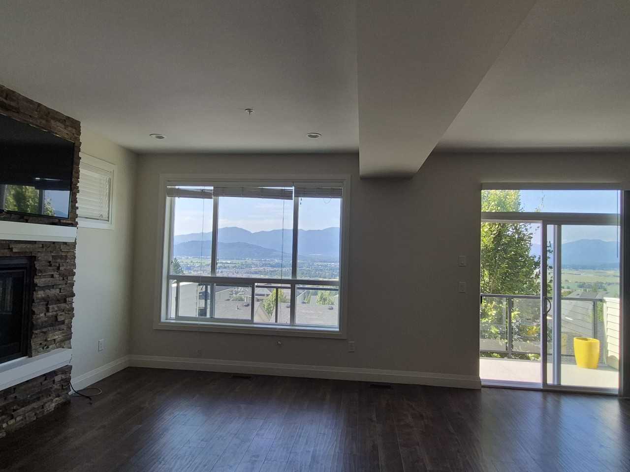 47042 MacFarlane Place - Photo 2 of 22