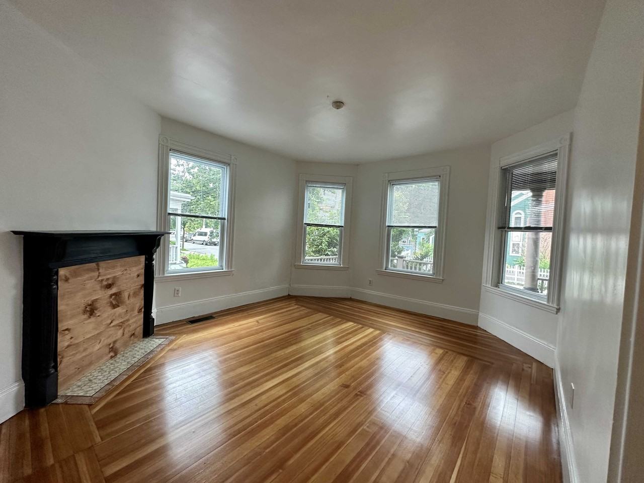 35 Waldeck St #1 - Photo 4 of 29