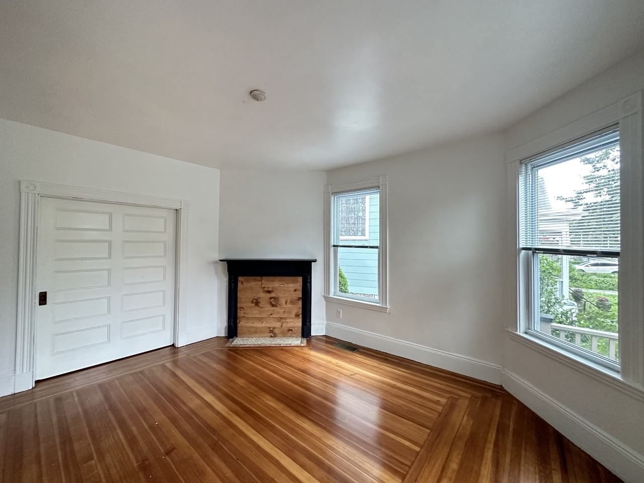 35 Waldeck St #1 - Photo 5 of 29