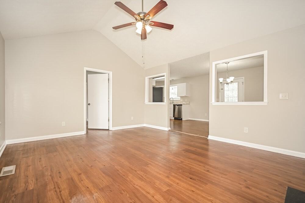 581 Woodcrest Dr - Photo 5 of 16