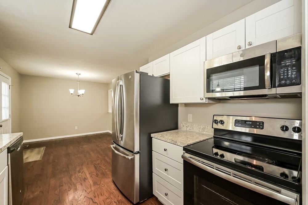 581 Woodcrest Dr - Photo 7 of 16