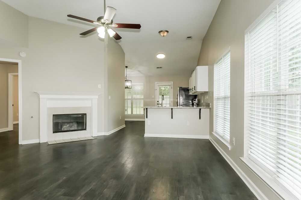 10678 Pecan Meadow Dr N - Photo 5 of 17