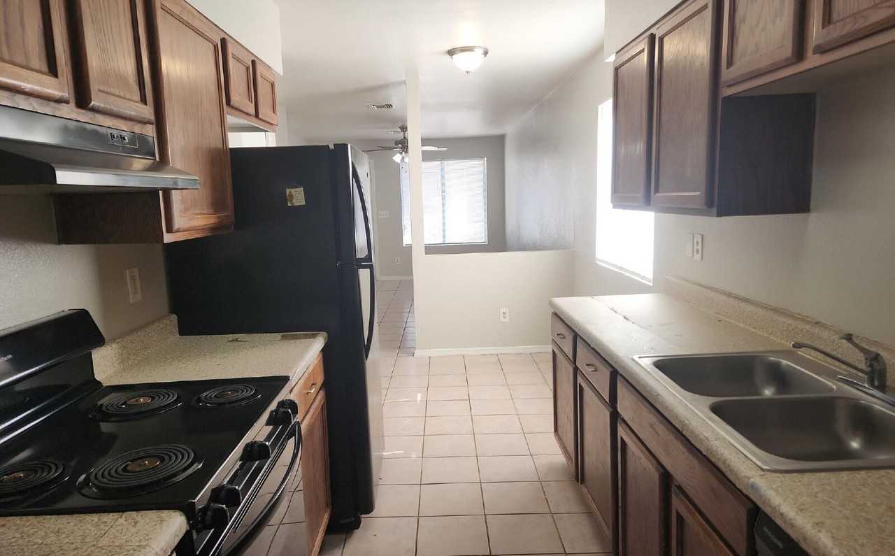 147 W Inglewood St Apt 2 - Photo 3 of 14