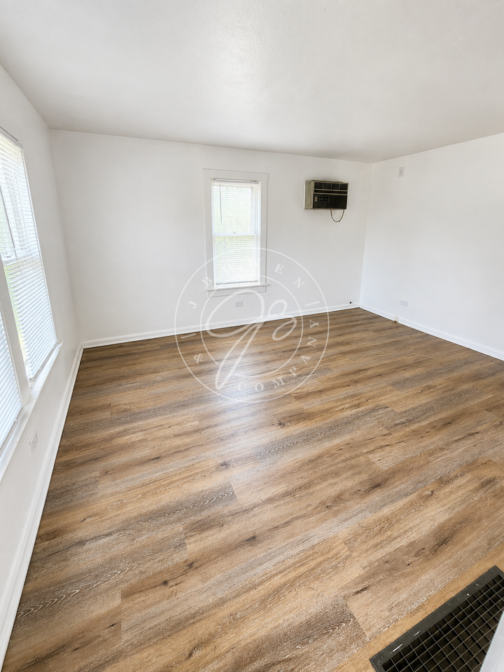 823 Custer Dr - Photo 2 of 12