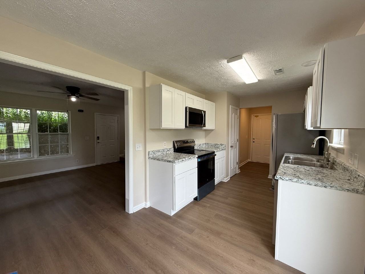 1240 Shannon Ln - Photo 2 of 21
