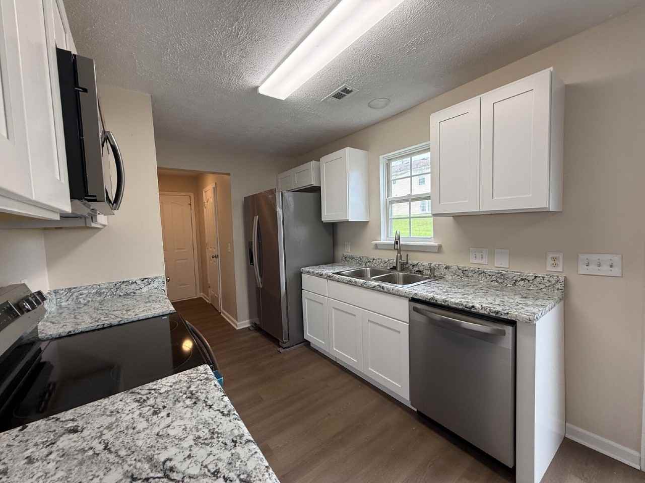1240 Shannon Ln - Photo 3 of 21
