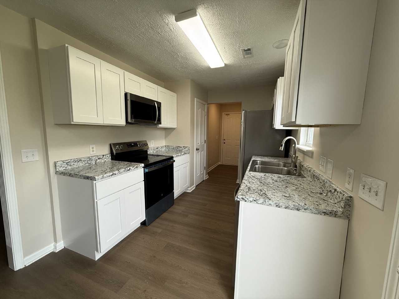 1240 Shannon Ln - Photo 4 of 21